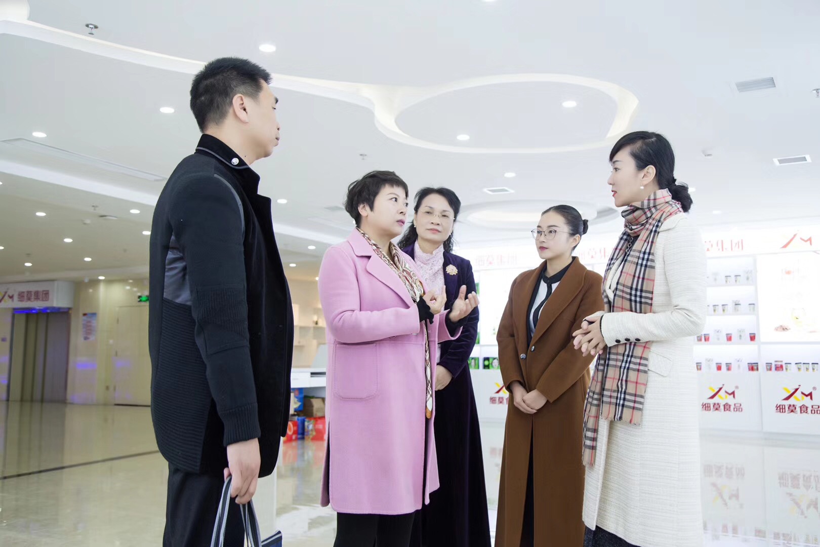 细莫受到高度赞扬--开福区委常委、统战部长何惠风领导及工商联领导一行到访细莫食品